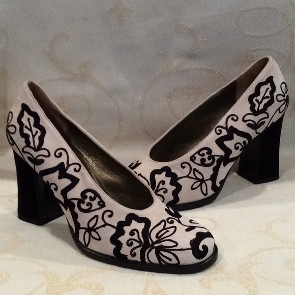 Yves Saint Laurent Shoes - AUTH/VINTAGE, LIKE NEW, “YVES SAINT LAURENT” HEELS